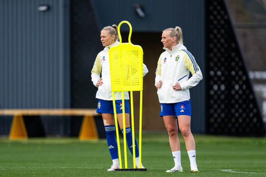 Fridolina Rolfö and Stina Blackstenius of the Swedish