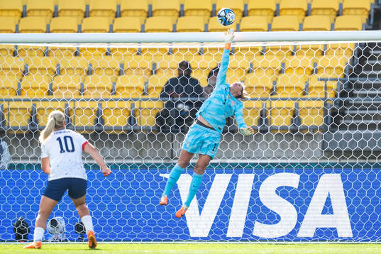 goalkeeper Alyssa Naeher of USA