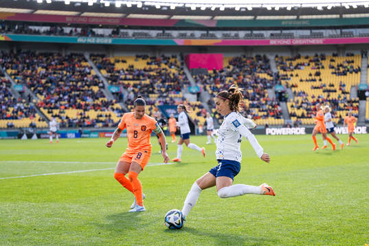Sherida Spitse of Netherlands and Alex Morgan of USA