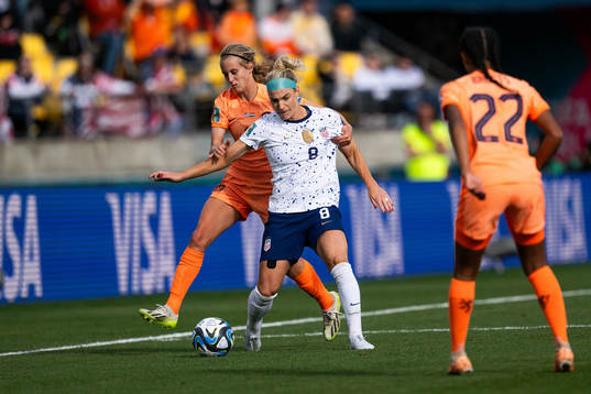 Katja Snoeijs of Netherlands and Julie Ertz of USA
