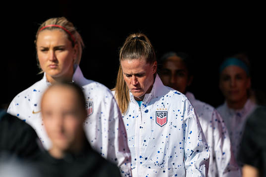 Lindsey Horan and goalkeeper Alyssa Naeher of USA