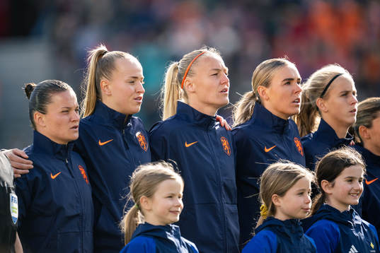 Sherida Spitse, goalkeeper Daphne van Domselaar, Stefanie