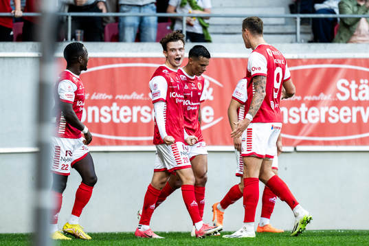 Jacob Trenskow of Kalmar celebrates with team
