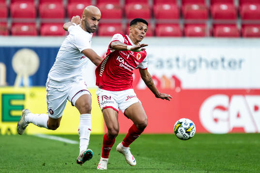 Luka Juricic of Pyunik and Romario Pereira Sipiao of Kalmar