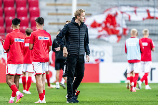 Henrik Jensen, head coach of Kalmar looks dejected
