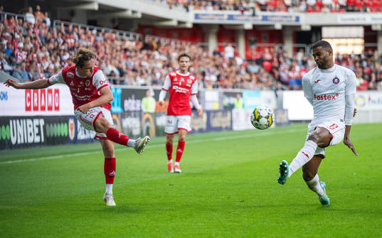 Johan Karlsson of Kalmar and Juninho of Pyunik