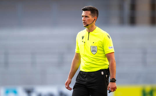 Referee Ian McNabb