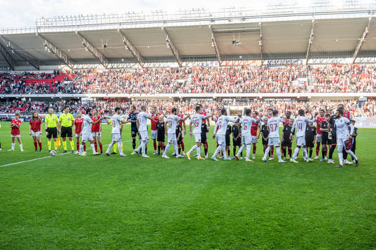 The teams at line up