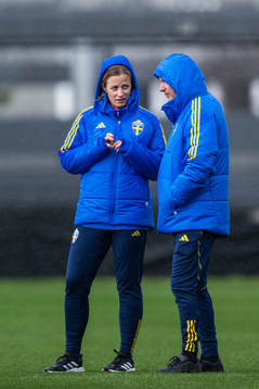 Physio Jenny Larsson and head coach Peter Gerhardsson of