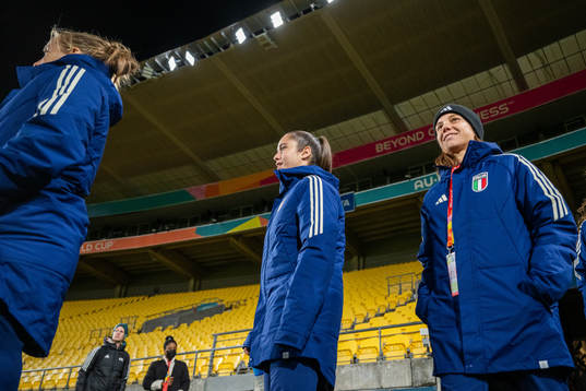 Giulia Dragoni (center) of the Italian women's national
