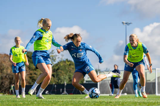 Karina Sævik and Guro Reiten of the Norwegian women’s