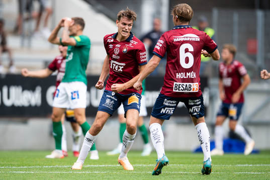Örgrytes Noah Christoffersson jublar