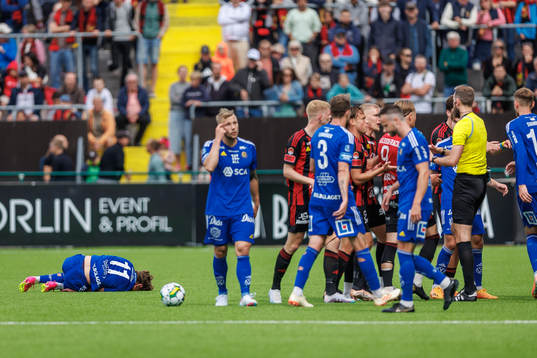 GIF Sundsvalls Jesper Carström har ont