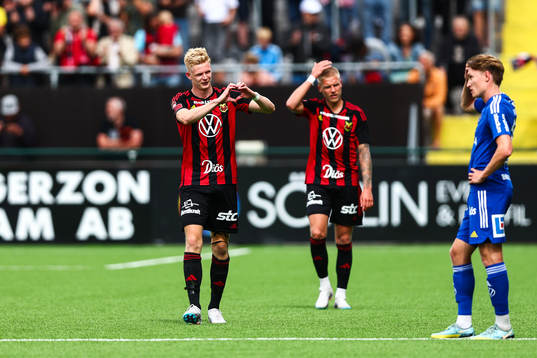 Östersunds Malcolm Stolt jublar