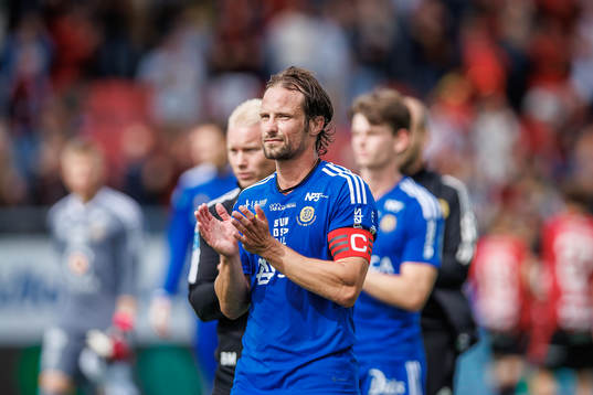 GIF Sundsvalls Linus Hallenius  tackar publiken