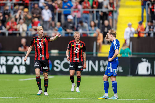 Östersunds Malcolm Stolt jublar