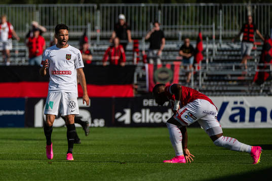 Brommapojkarnas Marijan Cosic och Degerfors Joseph - Claude