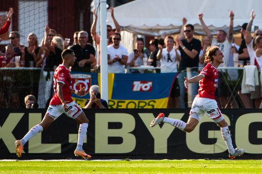 Degerfors Gustav Granath jublar