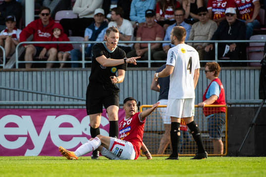Domare Oscar Johnson, Degerfors Diego De Jesus Campos