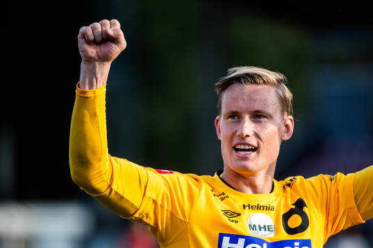 Degerfors målvakt Sondre Lovseth Rossbach jublar