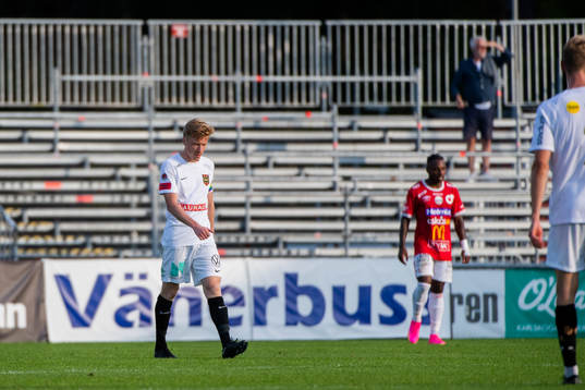 Brommapojkarnas Gustav Sandberg Magnusson deppar