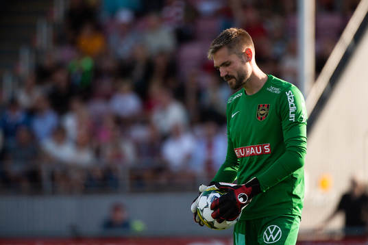 Brommapojkarnas målvakt Lucas Hägg Johansson deppar