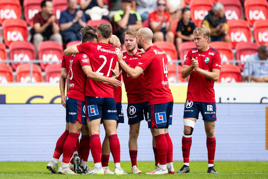 Östers spelare jublar