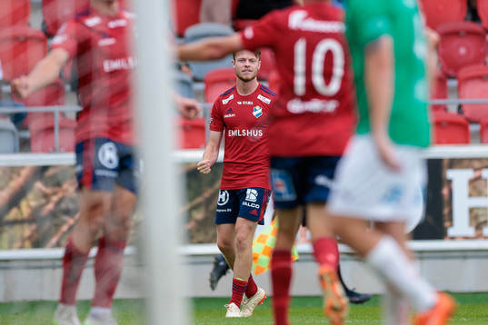 Östers Daniel Ljung jublar