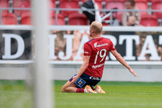 Östers Adam Bergmark Wiberg jublar