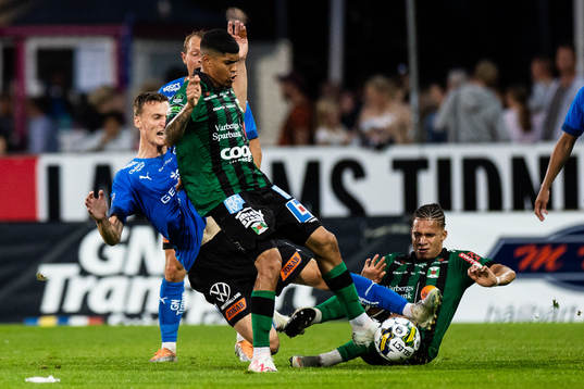 Halmstads Viktor Granath mot Varbergs Luke Le Roux och