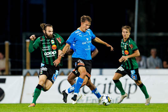 Varbergs Oskar Sverrisson och Halmstads Kazper Karlsson