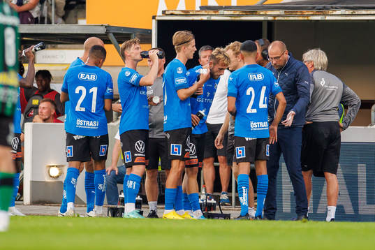 Halmstads spelare vid en paus