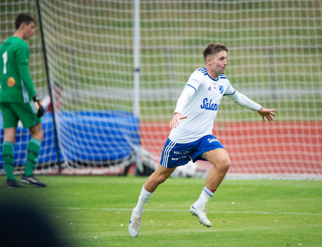IFK Simrishamn har gjort 2-0 och jublar I matchen i div. 2