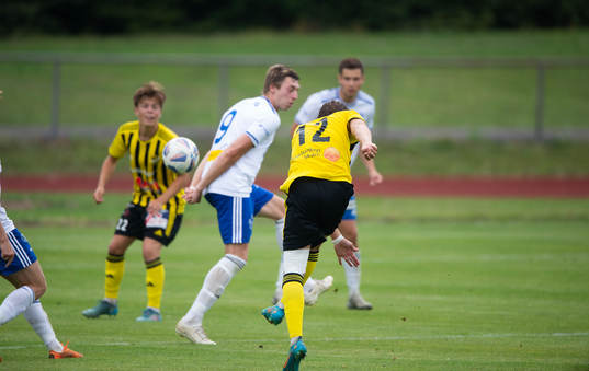 IFK Hässleholms Isaac Holmberg skjuter I matchen i div. 2
