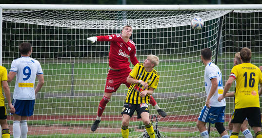 Simrishamns målvakt räddar I matchen i div. 2 mellanIFK