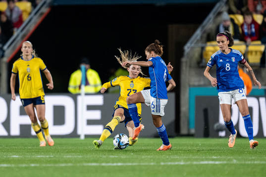 Elin Rubensson of Sweden and Manuela Giugliano of Italy