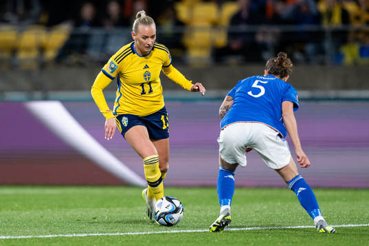 Stina Blackstenius of Sweden and Elena Linari of Italy