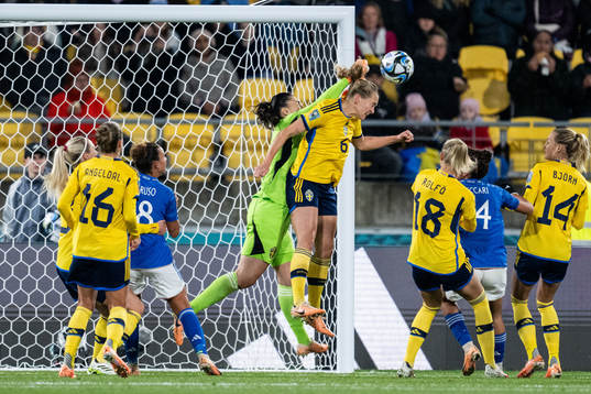 Goalkeeper Zecira Musovic and Magdalena Eriksson of Sweden