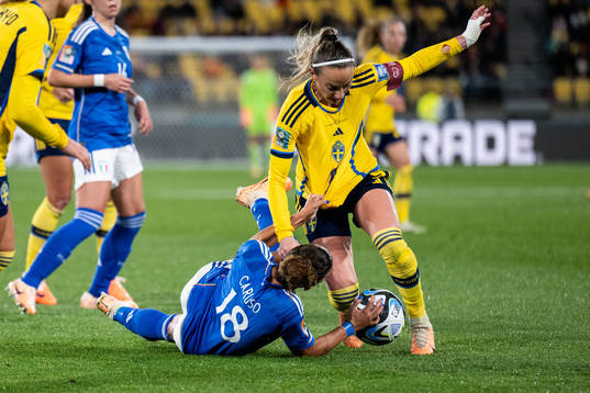 Arianna Caruso of Italy and Kosovare Asllani of Sweden