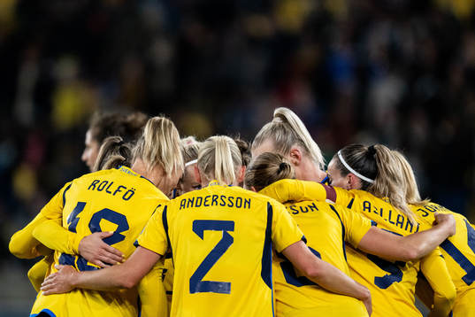 Players of Sweden celebrates