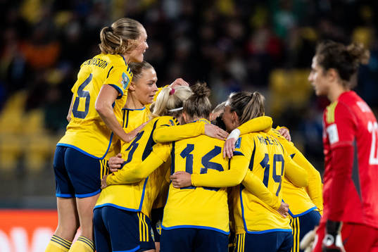 Stina Blackstenius of Sweden celebrate with team mates