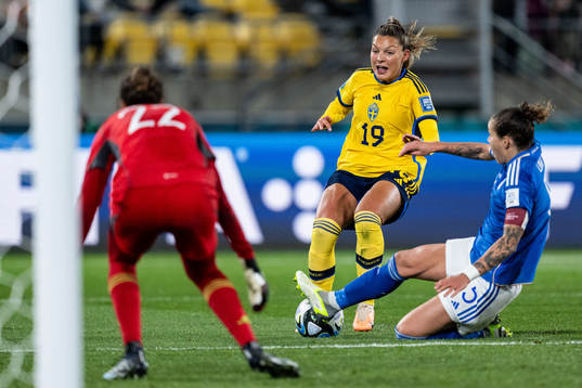 Johanna Rytting Kaneryd of Sweden and Elena Linari of Italy