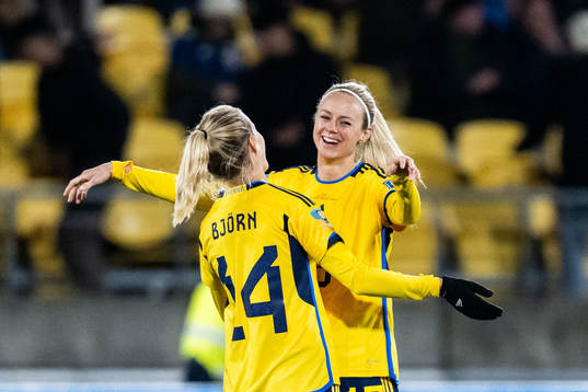 Nathalie Björn and Amanda Ilestedt of Sweden celebrate