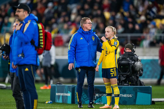 Goalkeeper coach Leif Troedsson and Anna Sandberg