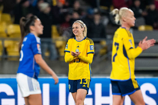 Elena Linari of Italy looks dejected while Amanda Ilestedt