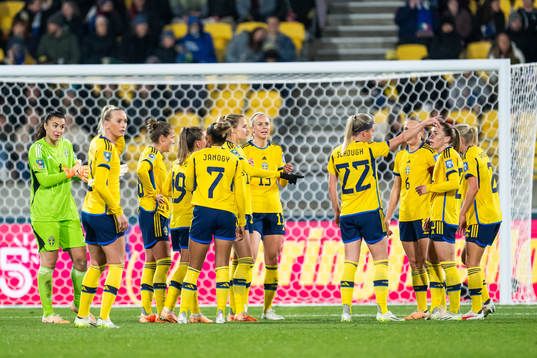 Goalkeeper Zecira Musovic, Stina Blackstenius, Filippa