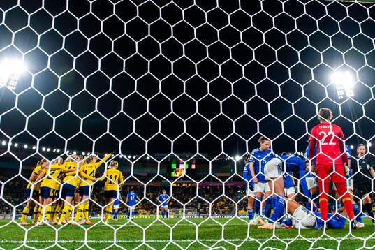 Players of Sweden celebrate with Amanda Ilestedt