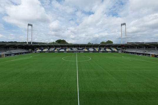 Bravida Arena interiört innan fotbollsmatchen i