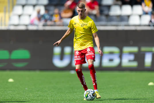 Elfsborgs Alexander Bernhardsson värmer upp innan