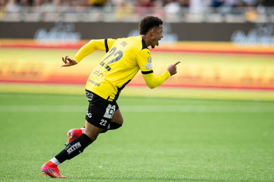 Häckens Tobias Sana jublar